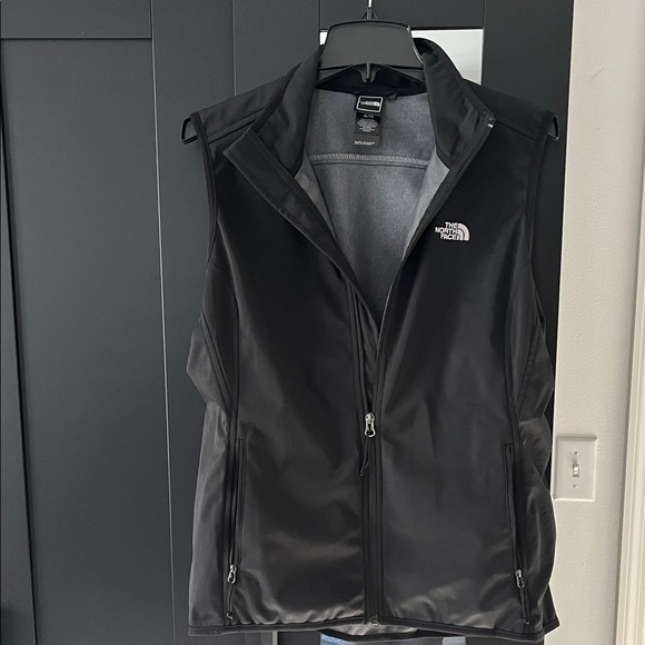 The North Face Women’s Sleek Black Vest - Picture 1 of 4